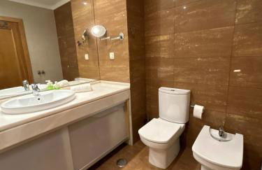 Lux Apt in Priv Condo with Pool, near Beach, Parking & Easy Access to Lisbon - Foto 4