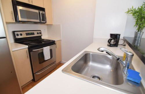 Light-Filled Apt Steps to Beach Convention Center - Foto 16