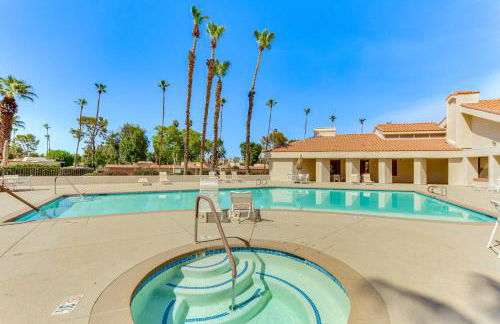 Golf, Hike and Relax Cathedral City Condo - Foto 3