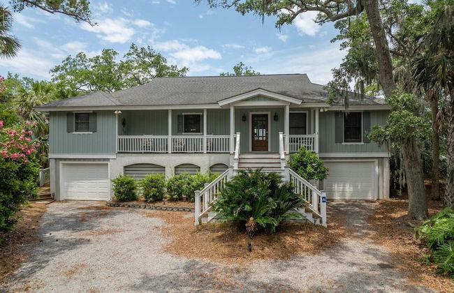 Stunning Marsh & Water Views in This Completely Renovated Three Bedroom Home - Foto 54