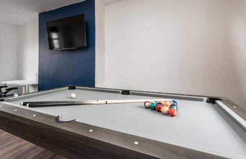 Comfy 3BR Home - Pool Table - Games - Sleeps 8 - Foto 17