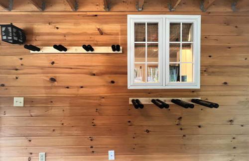 Thomas Trail - Game Room, Fire Pit, 1 min to Ski Mountain & Shared Beach! - Foto 28