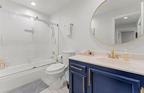 * Large Updated Waterfront Delta Manor Boat Dock * - Foto 10