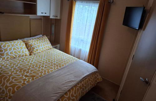 Caravan with hot tub at Tattershall lakes - Foto 32