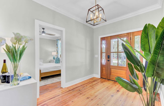 Southern Oasis by Avantstay 0.5mi Walk to the Beach, Pool, Patio, Large Yard - Photo 8