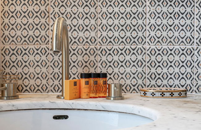 Chic and Colourful Family Home by Underthedoormat - Foto 48