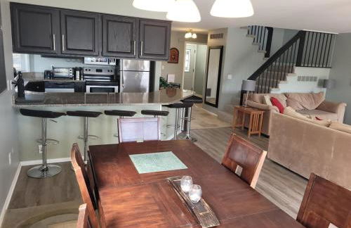 Beautifully Updated Lakefront Escape-Pets welcome! - Foto 21