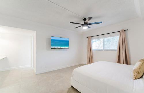 Luxury Waterfront Boca with Pool, Hot Tub and Boat Views - Photo 22