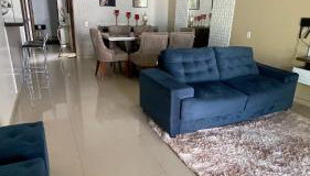 Casa Grande com 2 quartos e 3 camas com AR CONDICIONADO nos dois quartos - Foto 2