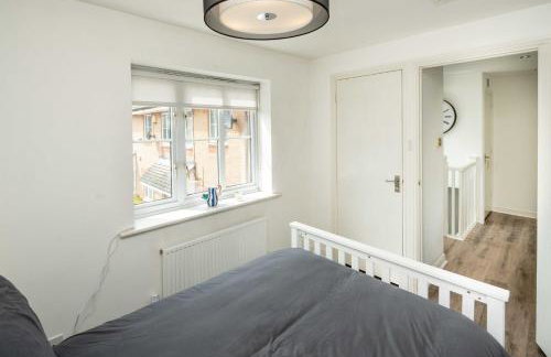 Loughton Hideaway: Cozy 1BD Near Tube & Nature - Foto 6