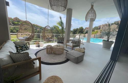 ULTIMATE LUXURY DREAM VILLA with 7 BEDROOMS, GYM, SPA and INFINITY POOL - Photo 10