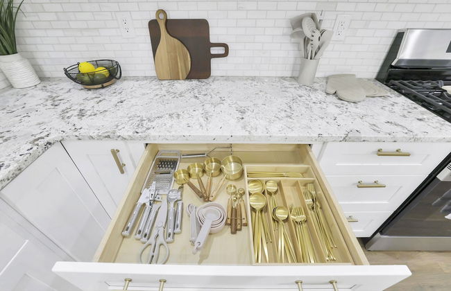 Luxury 7BR Buckhead Oasis w Pool Gameroom Firepit - Foto 51