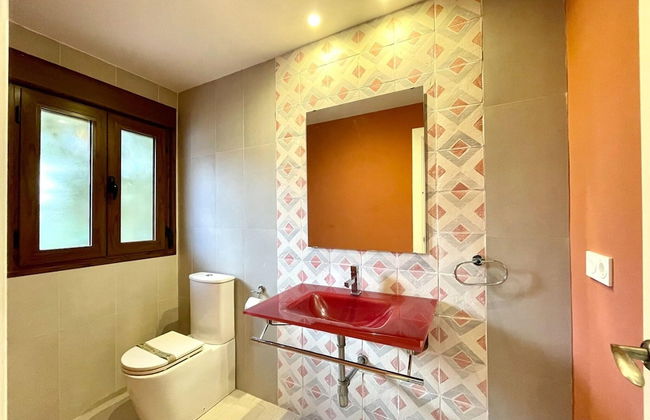 Sunlit Villa Near Golf - Foto 23