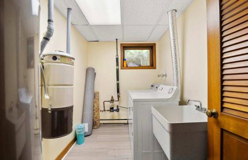 Great location with Water Views - Foto 21