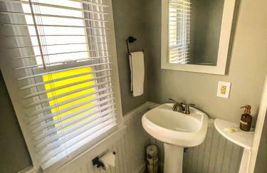 Cozy Pond Side Cottage in Bar Harbor! [The Nook] - Foto 17