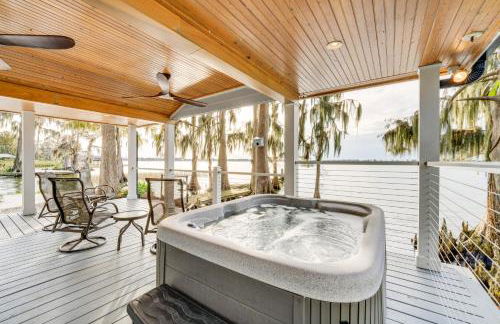 Hot Tub and Fire Pit Lakefront Home on Lake Eloise - Foto 1