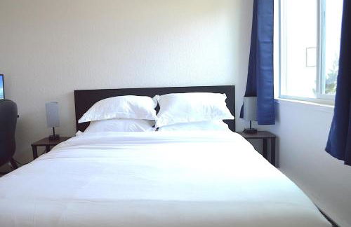 Modern 3 Bedroom Suite with AC for Family and Work group - Photo 14