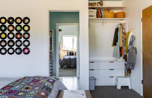 Mid Century Modern Family Home On 25 Acres! - Foto 37