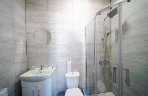 Open Mind Property - Cozy Flat with 2 Double Beds - Photo 9