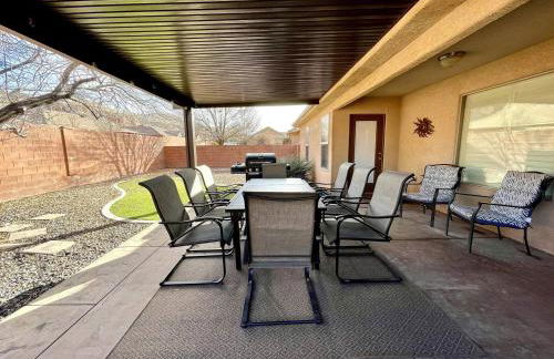 Near Zion 3BR Sleeps 8 Covered Patio Dining - Foto 1