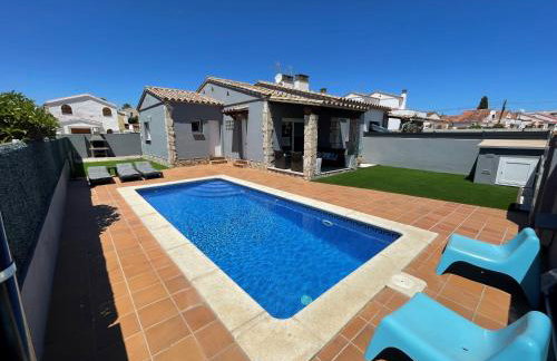Casa en L Escala con piscina y WIFI free - Foto 9