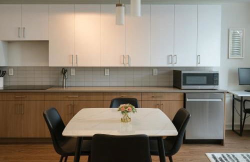 Upscale 2BR Apt Rooftop Deck and Fitness - Foto 7