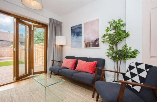 Stylish & Modern 3 Bed Flat in NW London With Garden - Foto 16