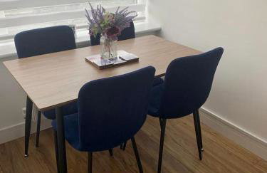 Comfy 2 bed house located at Wareham train station - Photo 3