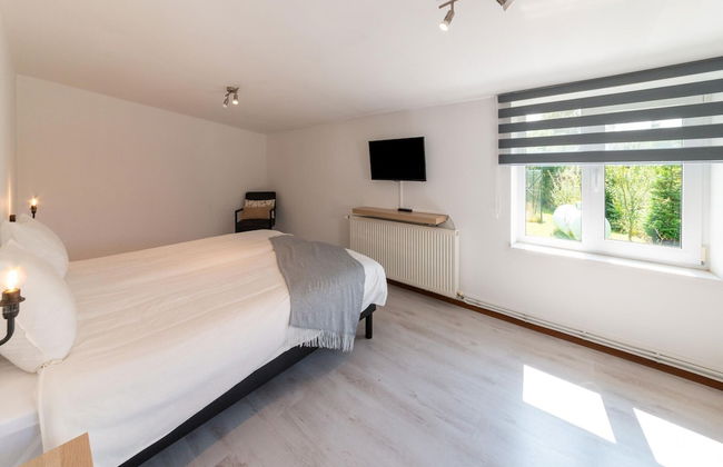 Spacious Villa With Tennis - Photo 10