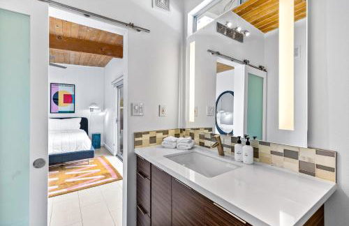 Mid Century Mood House by ACME House Company - Foto 26