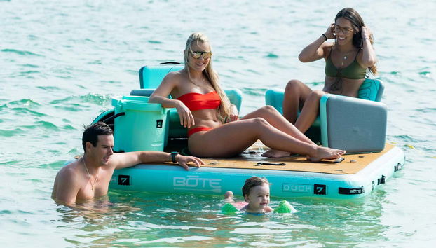 Balade privée en bateau près des maisons des célébrités - Photo 4