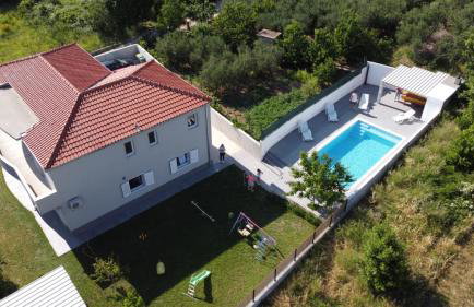 "Heaven on earth" with pool - Photo 6