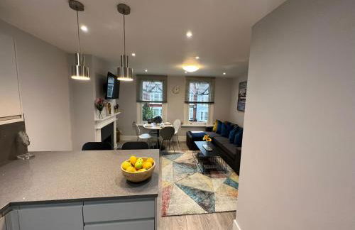 Aisiki Apartments at Stanhope Road, North Finchley, Airconditioned Multiple 2 or 3-Bedroom, Pet Friendly Duplex Flats, King or Twin Beds with Free WiFi - Foto 58