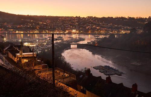 Port Side - Boutique Home with Outstanding River Views - Foto 32