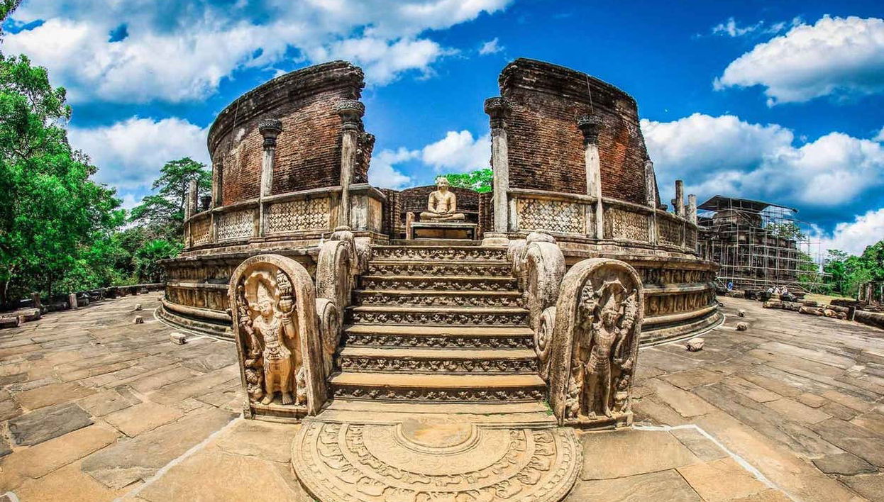 Exploring the old kingdom of Polonnaruwa