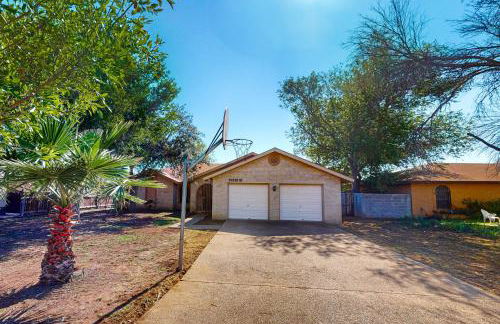 Walk to Park! Family-Friendly Laredo Home with Yard - Foto 23