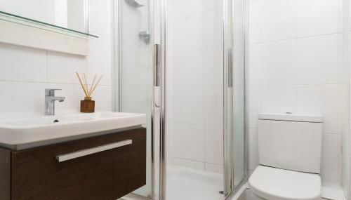 Modern 3BR - Flat Sleeps 8 - Walk to Liverpool St - Foto 3