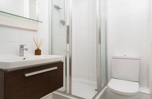 Modern 3BR - Flat Sleeps 8 - Walk to Liverpool St - Foto 3