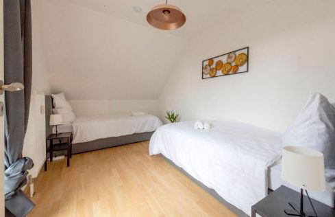 Stay and Work Apartment - 8 single beds - Garage - Foto 2