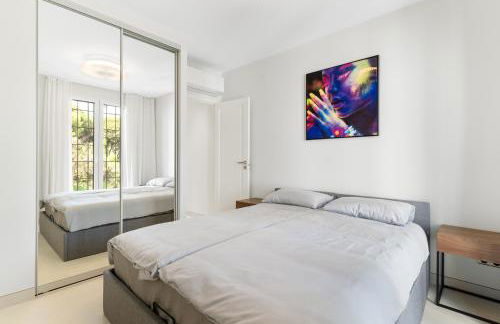 Beachfront Complex Jardines de las Golondrinas Elviria - Photo 8