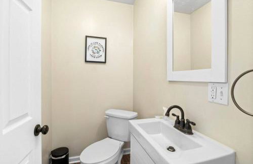Hot Tub! LRG Home! Sleeps 24!Near Ithaca! Dogs OK - Foto 16