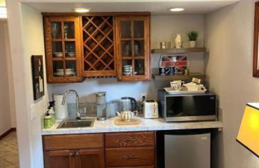 Myrtle Cottage Guest House in West Salem - Foto 13