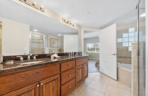 Ocean View Next to Pool and Amenities Corner Unit 3 Balconies OW20-201 - Foto 34