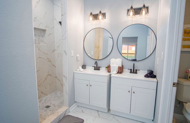 Downtown Dream Home Spacious 4br/2ba Sleeps 12! - Foto 18