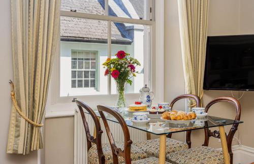 Blue Bliss - Sumptuous, Period Apartment - Photo 18