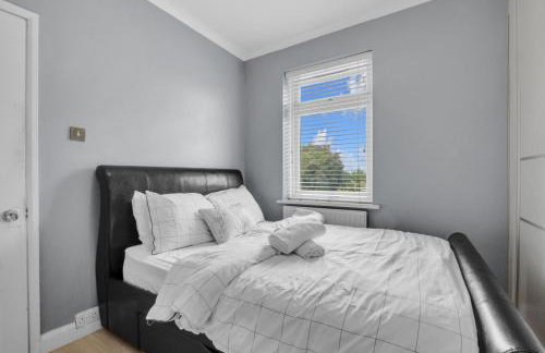 4 Bed House-Garden-Parking-15 min Elizabeth Line - Foto 20