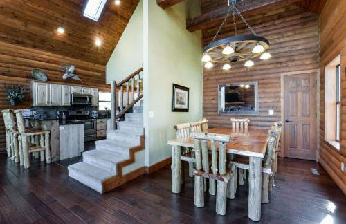 Luxury Lakefront Chalet Resort 2 Pools FREE Amenities Dock MiniGolf Waterslide - Foto 22