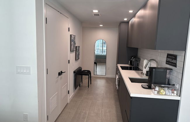 Designer Studio Downtown Miami with Rooftop Pool and Gym - Foto 8