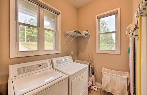 Townville Lakefront Cottage with Private Dock! - Foto 33