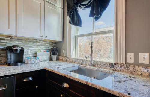 Homelike Three-Bedroom Apartment with Private Theater Near Capitol - Foto 15